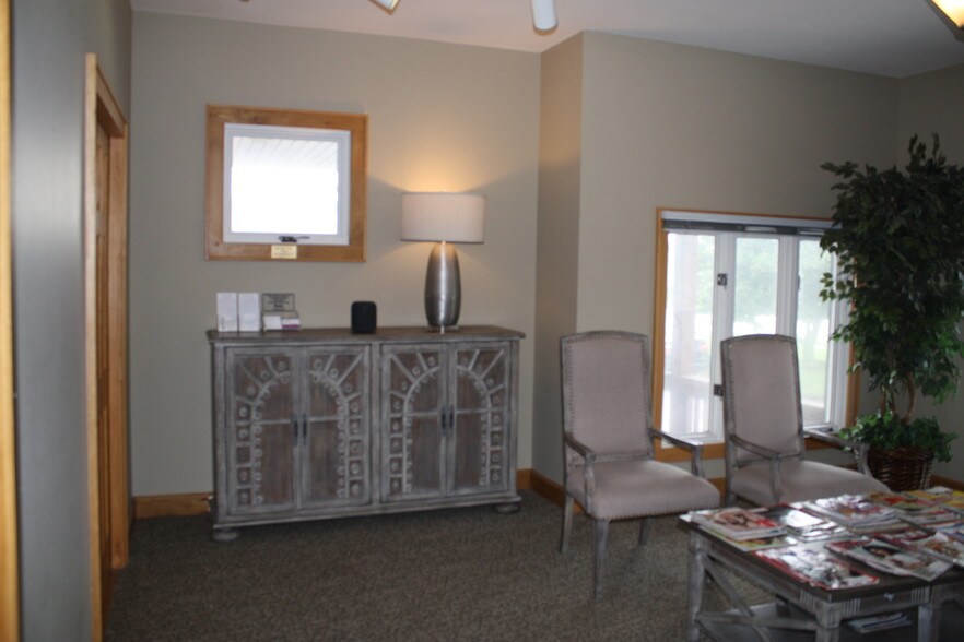 More Photos Of 6110 N Port Washington Rd, Milwaukee Office For Lease