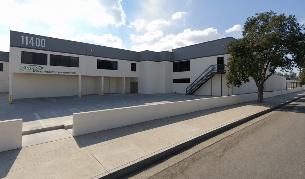 Primary Photo Of 18430 Hart st, Reseda Flex For Lease