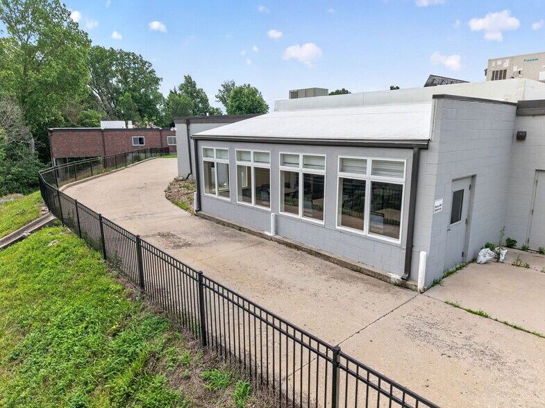 More Photos Of 106 Hospital Dr, Smithville Assisted Living For Sale