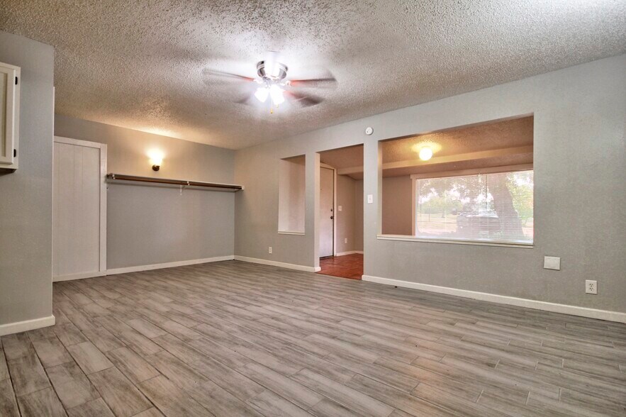 More Photos Of 930 Ranch Road 261, Buchanan Dam Apartments For Sale