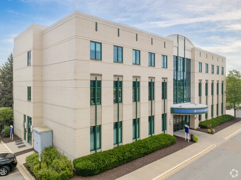 More Photos Of 1445 N Hunt Club Rd, Gurnee Unknown For Lease