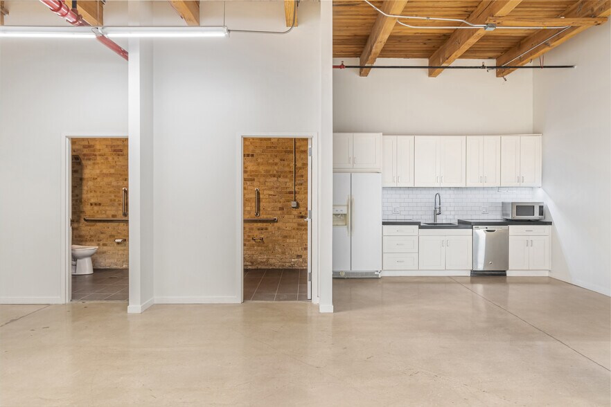 More Photos Of 1046 W Kinzie St, Chicago Office For Lease