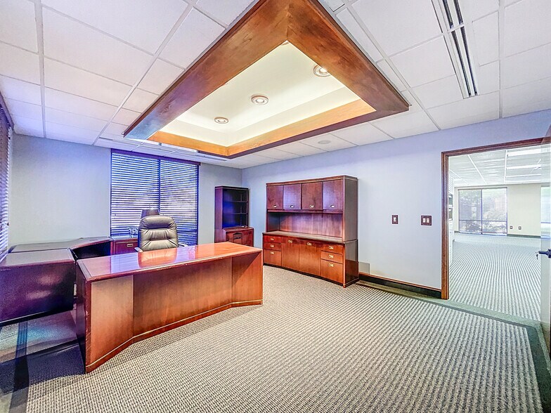 More Photos Of 5421 N 59th St, Tampa Office For Sale