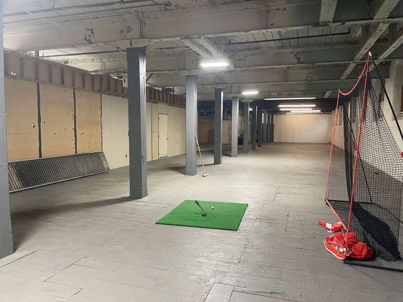 More Photos Of 100 Grand St, Worcester Warehouse For Lease