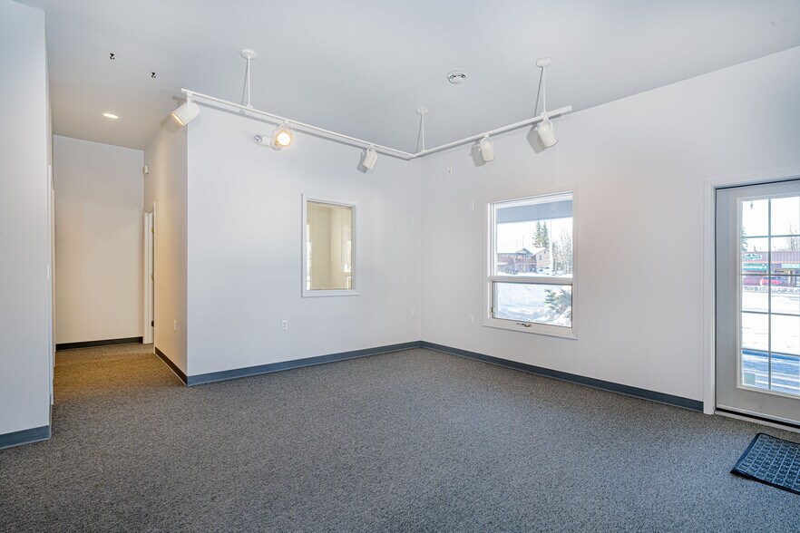 More Photos Of 35082 Kenai Spur Hwy, Soldotna Office For Sale