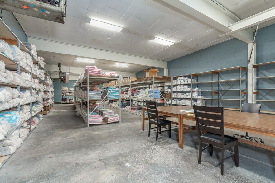 More Photos Of 6609 Olive Blvd, Saint Louis Warehouse For Lease