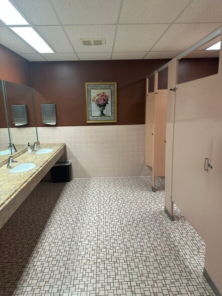 More Photos Of 2526 Monroeville Blvd, Monroeville Medical For Lease