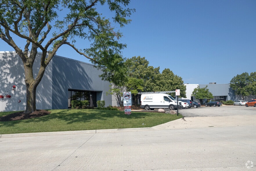 More Photos Of 890 Supreme Dr, Bensenville Warehouse For Lease