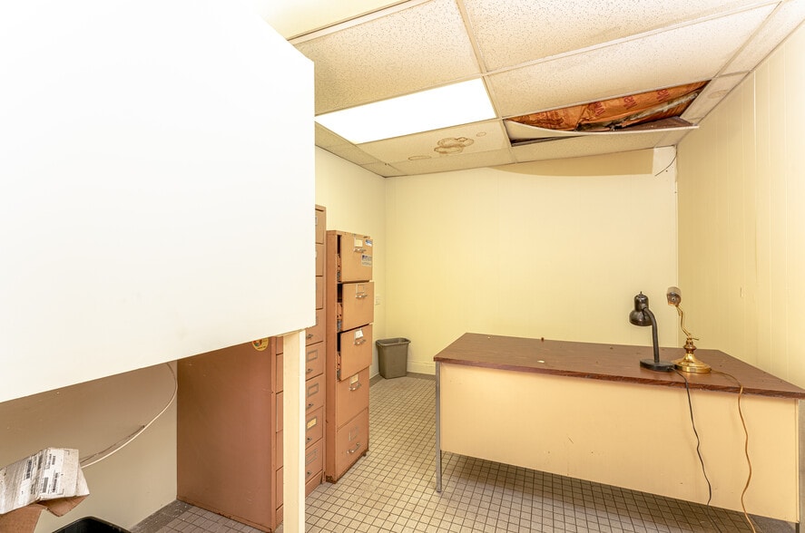 More Photos Of 157 Washington Ave, North Haven Auto Repair For Sale