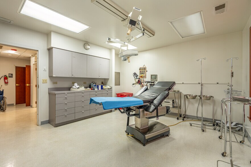 More Photos Of 401 N York St, Elmhurst Medical For Lease
