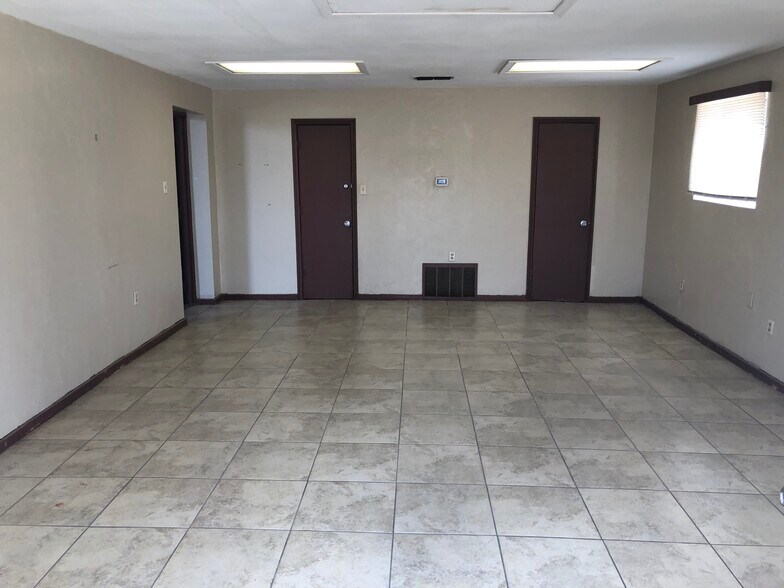 More Photos Of 1000 Ferguson Rd, Corsicana Warehouse For Sale