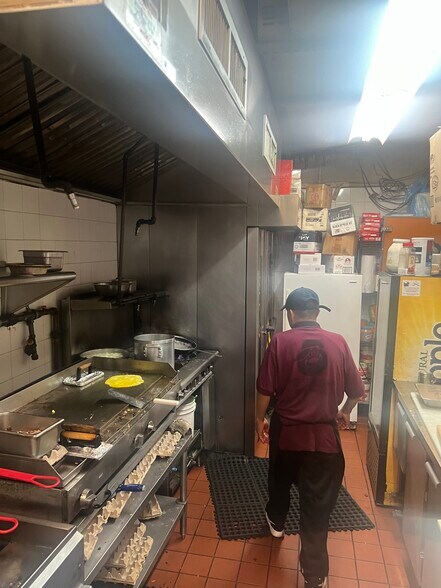 More Photos Of 667 3rd Ave, Brooklyn Loft Creative Space For Sale