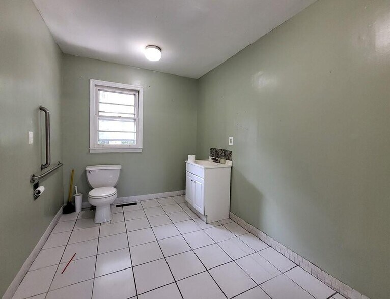 More Photos Of 790 E Route 211, Middletown Office For Lease