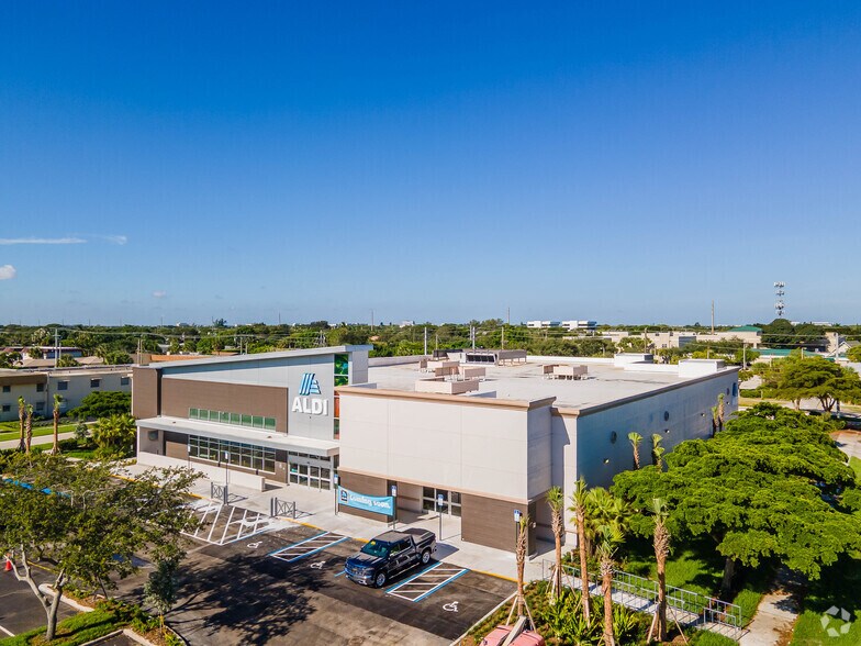 More Photos Of 4901 N Federal Hwy, Boca Raton Storefront For Lease