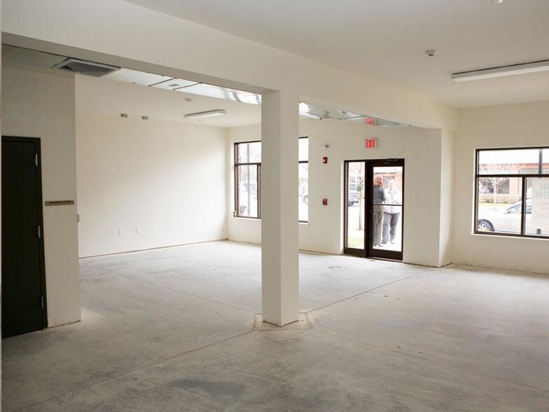 More Photos Of 700 Wincoram Way, Coram Apartments For Lease