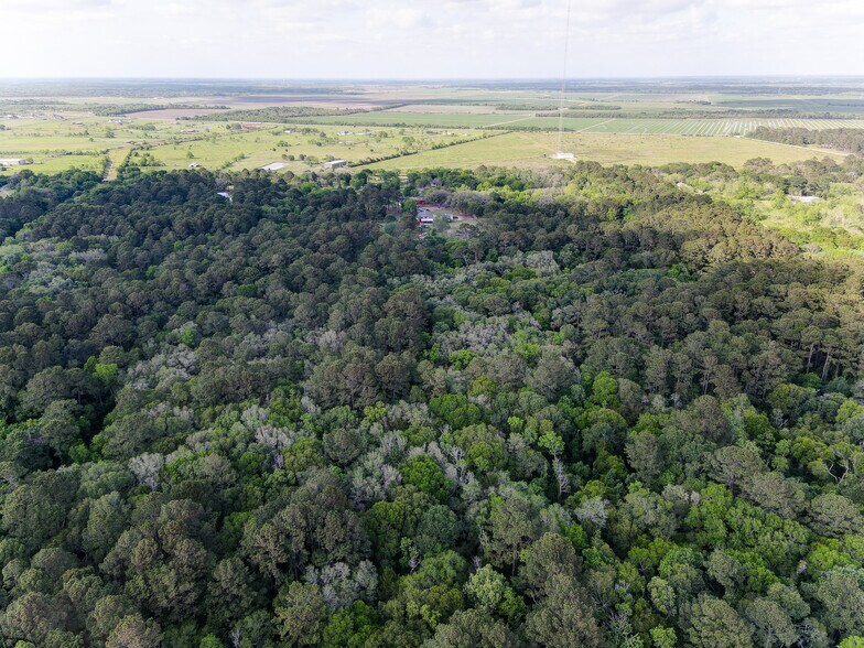 More Photos Of 4388 County Road 197, Alvin Specialty For Sale