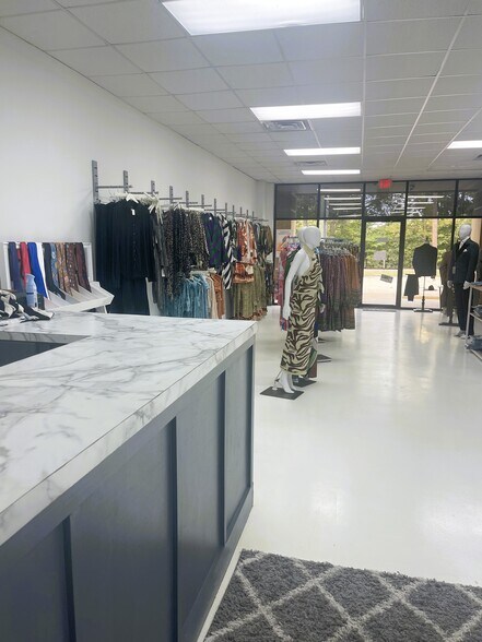 More Photos Of 13510-13520 Perkins Rd, Baton Rouge Storefront Retail Office For Lease