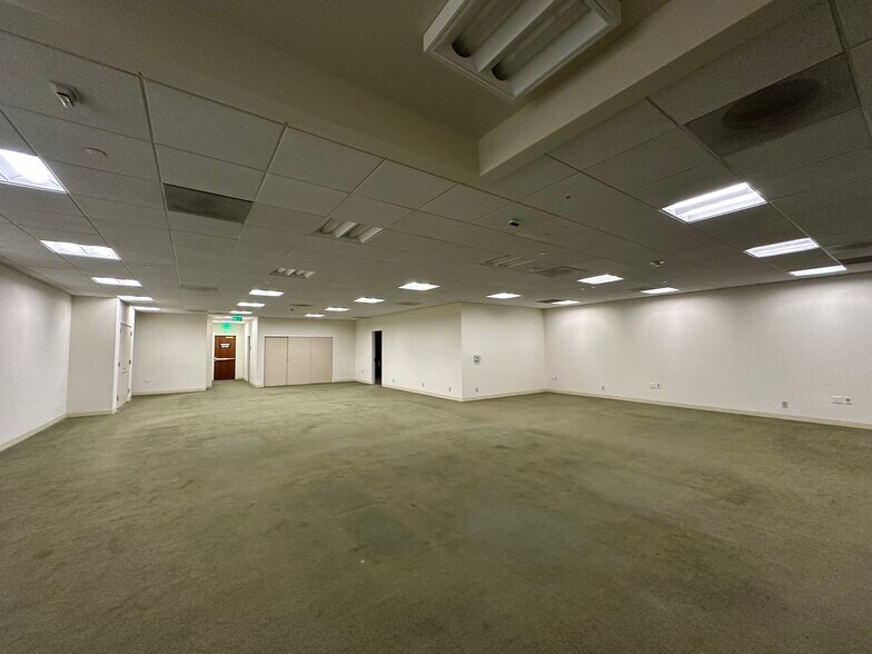 More Photos Of 888 S Figueroa St, Los Angeles Office For Lease