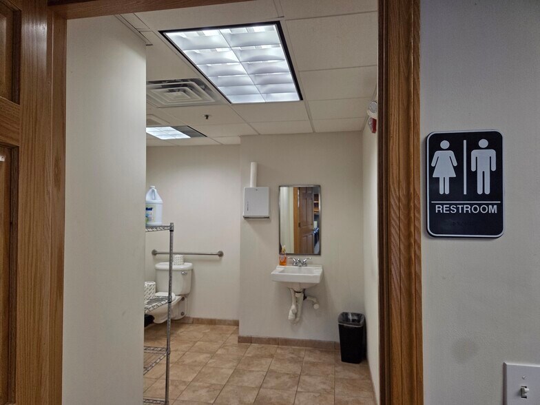 More Photos Of 400 W Cummings Park, Woburn Office For Lease