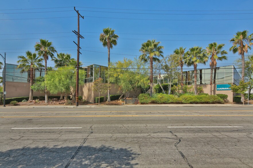 More Photos Of 3001 N San Fernando Blvd, Burbank Light Manufacturing For Lease