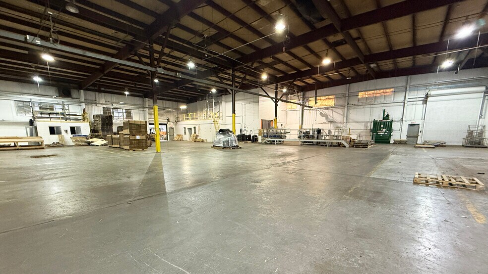 More Photos Of 401 Oak St, East Stroudsburg Manufacturing For Lease