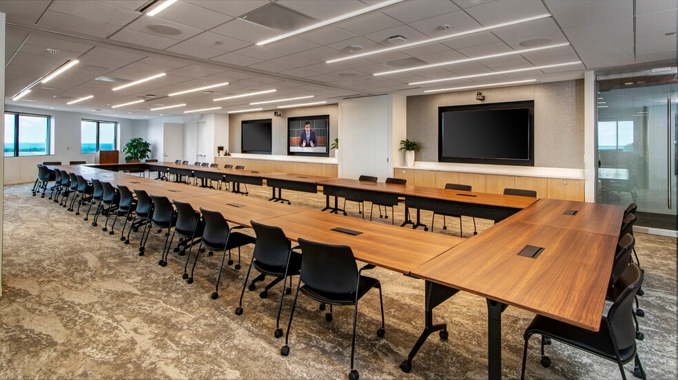 More Photos Of 1676 International Dr, McLean Office For Lease