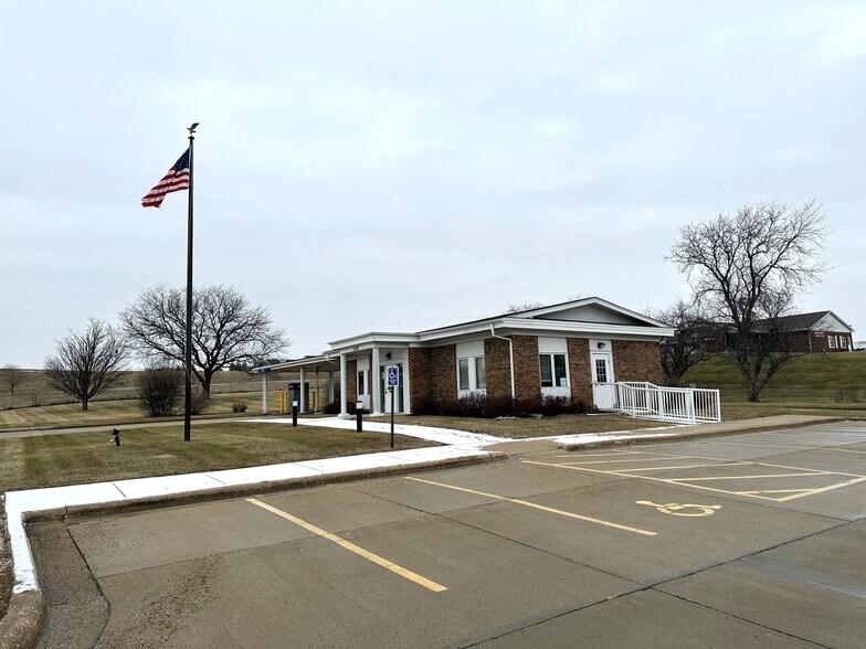 More Photos Of 1100 W Platt St, Maquoketa General Retail For Sale