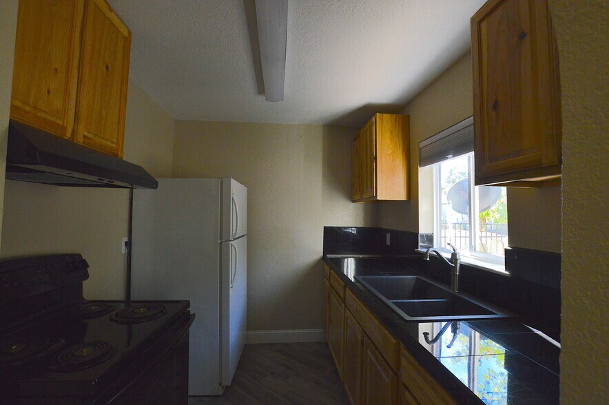 More Photos Of 2230 El Reno Ln, Redding Apartments For Sale