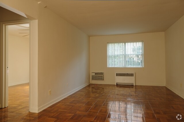 More Photos Of 3301 Chillum Rd, Mount Rainier Apartments For Sale