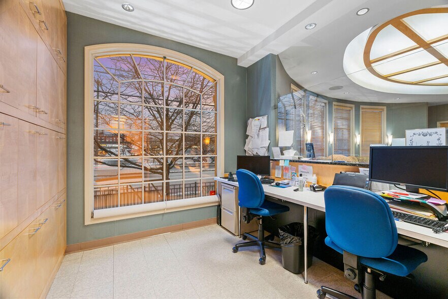 More Photos Of 2777 Hylan Blvd, Staten Island Office For Sale