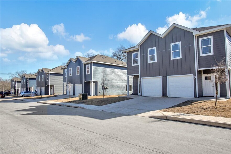 More Photos Of 400-414 E 7th St, Bonham Apartments For Sale