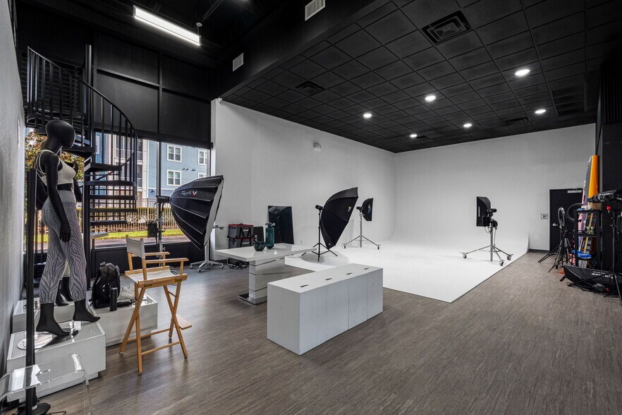 More Photos Of 18401 US Highway 19 N, Clearwater Office For Sale