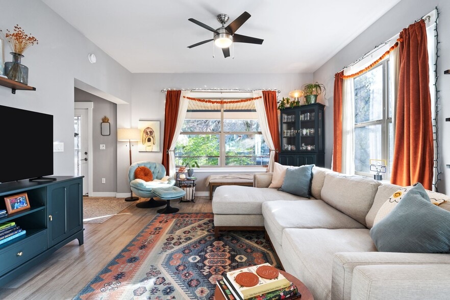 More Photos Of 215 NE 30th Ave, Portland Multifamily For Sale