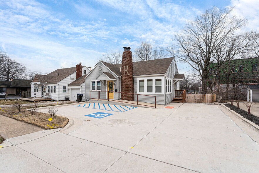 More Photos Of 102 Sw 2nd St, Lee's Summit Office For Sale