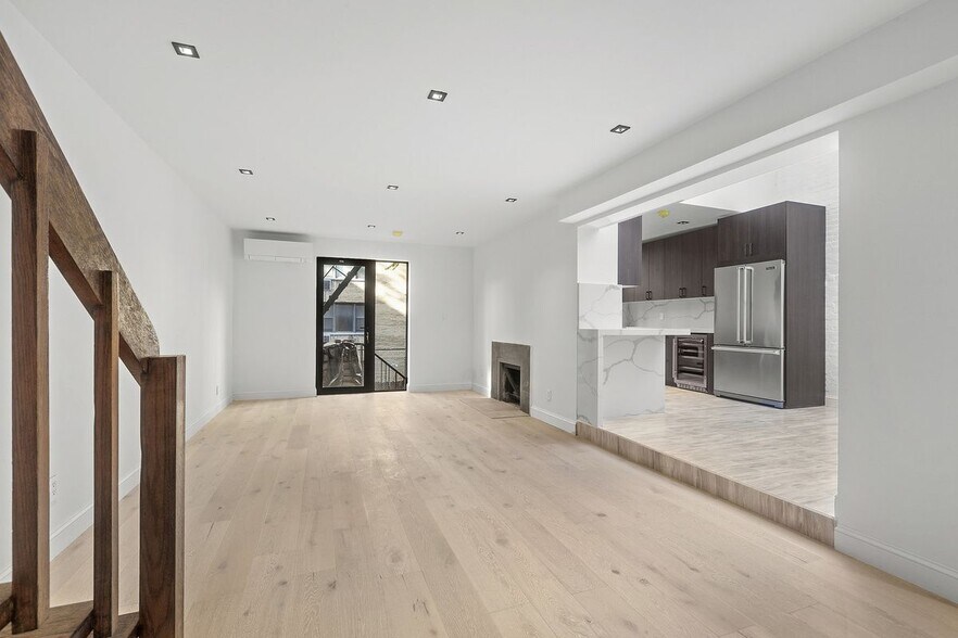 More Photos Of 141 E 17th St, New York Apartments For Sale