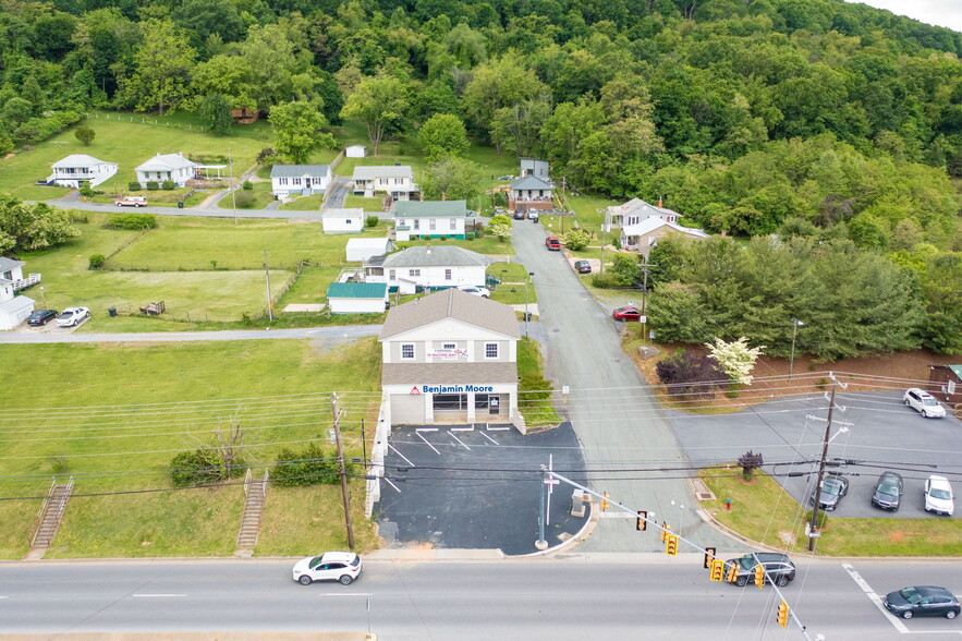 More Photos Of 902 Richmond Ave, Staunton General Retail For Sale