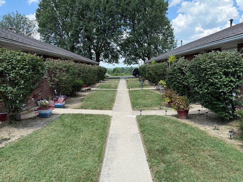 More Photos Of 100 E Nottingham Rd, Dayton Apartments For Sale