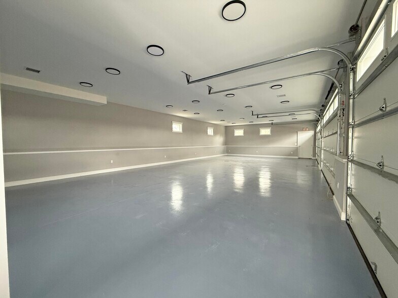 More Photos Of 19 Kroemer Ave, Riverhead Industrial For Lease