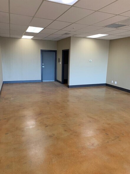 More Photos Of 16005 Main St, Hesperia Unknown For Lease