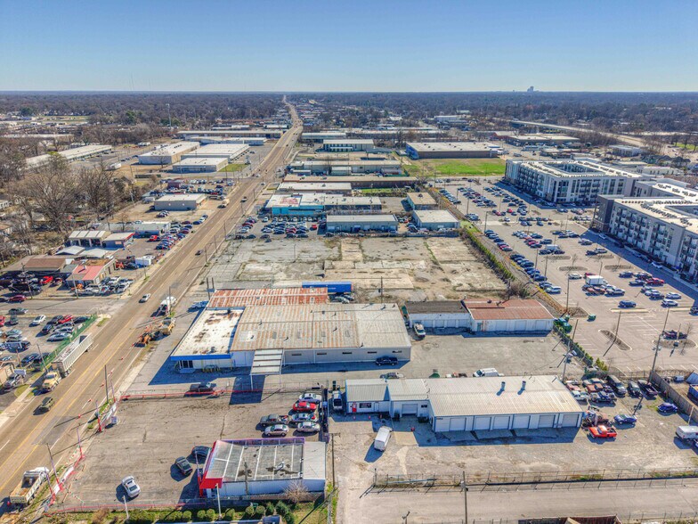 More Photos Of 2509 Summer Ave, Memphis Flex For Sale