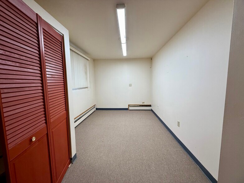 More Photos Of 33850 Armada Ridge Rd, Richmond Warehouse For Lease