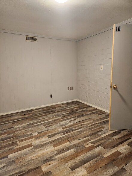 More Photos Of 1017 E Kingsbury St, Seguin Coworking Space