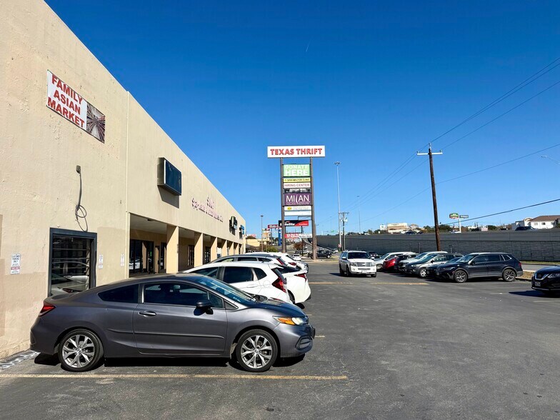 More Photos Of 6750-6772 Ingram Rd, San Antonio Storefront Retail Office For Lease