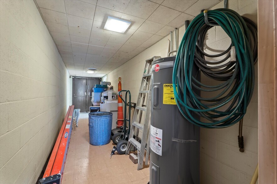 More Photos Of 1911 34th St, Lubbock Specialty For Sale