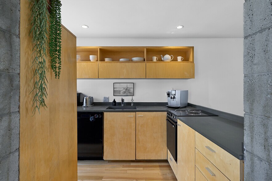 More Photos Of 1313 Innes Pl, Venice Apartments For Sale