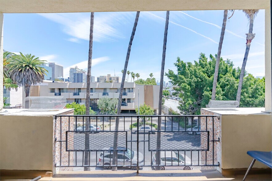 More Photos Of 741 S Hobart Blvd, Los Angeles Apartments For Sale
