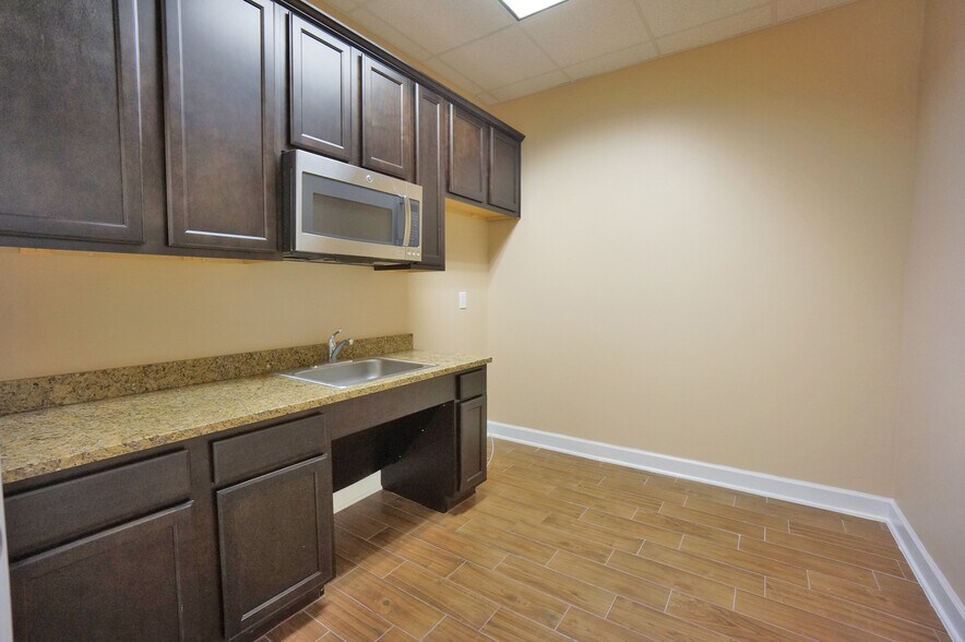 More Photos Of 12440 Emily Ct, Sugar Land Office For Lease