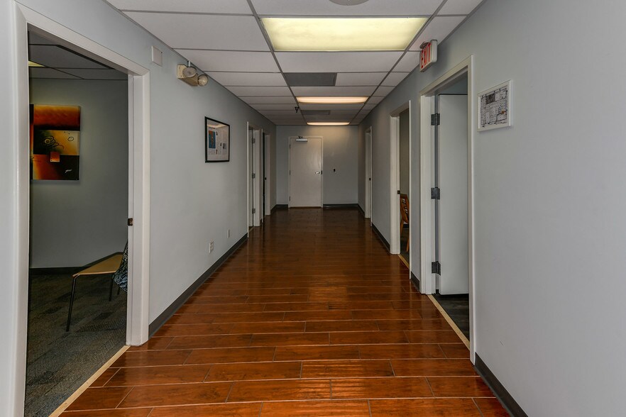 More Photos Of 2313 W Violet, Tampa Medical For Lease