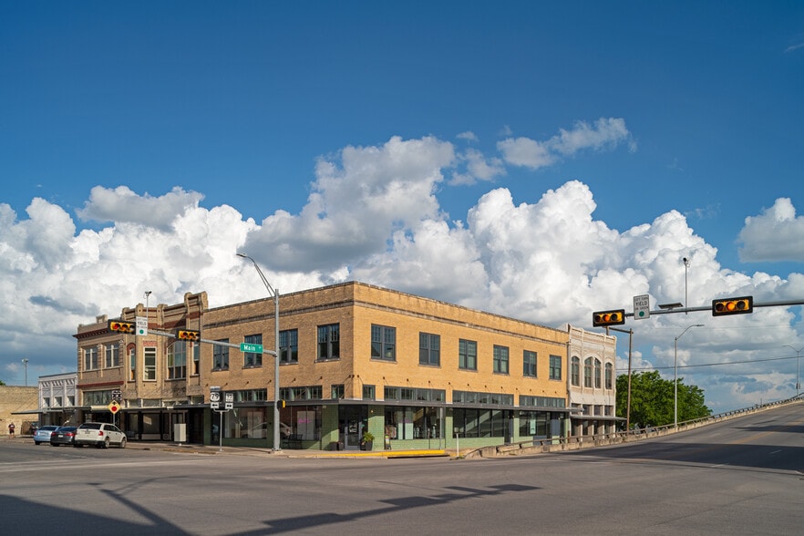 Primary Photo Of 114 N Main St, Taylor Storefront Retail Office For Lease