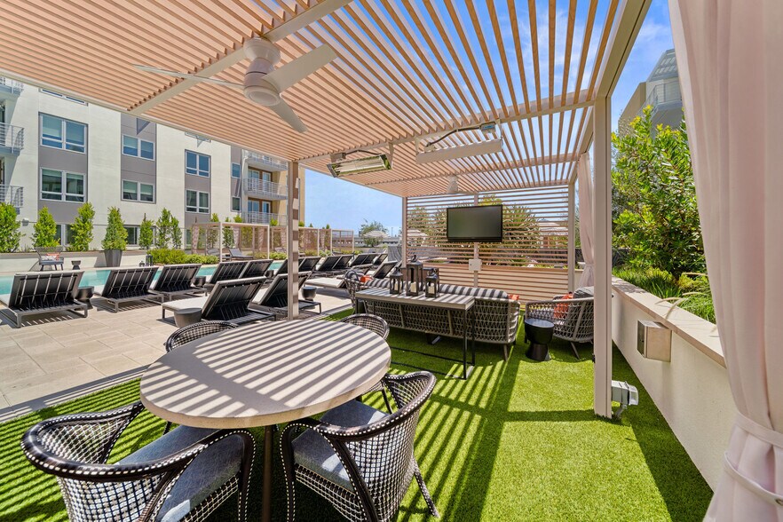More Photos Of 585 Anton Blvd, Costa Mesa Apartments For Lease
